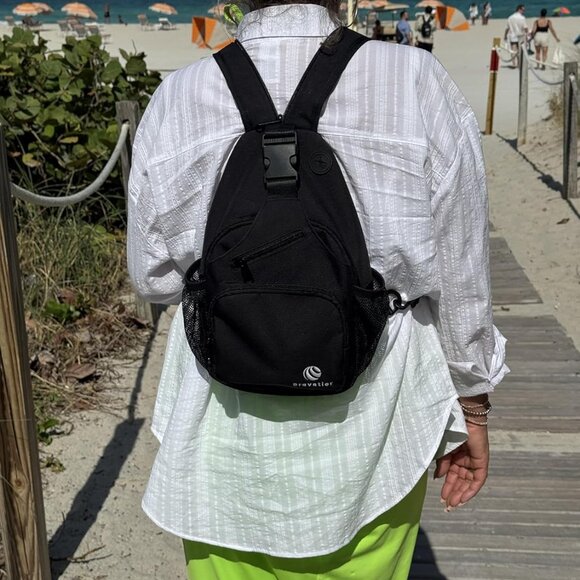 Lightweight Compact Sling Bag - Fashionable Solution for Everyday Adventures - Picture 3 of 9